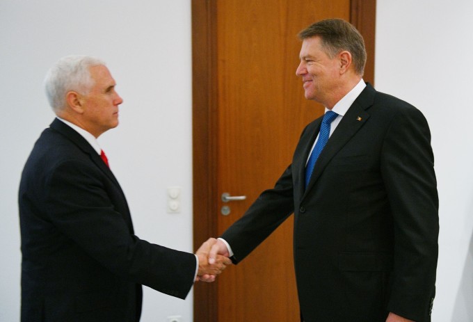 Iohannis a reiterat, la întâlnirea cu Pence, angajamentul României pentru consolidarea Parteneriatului strategic şi întărirea relaţiei transatlantice