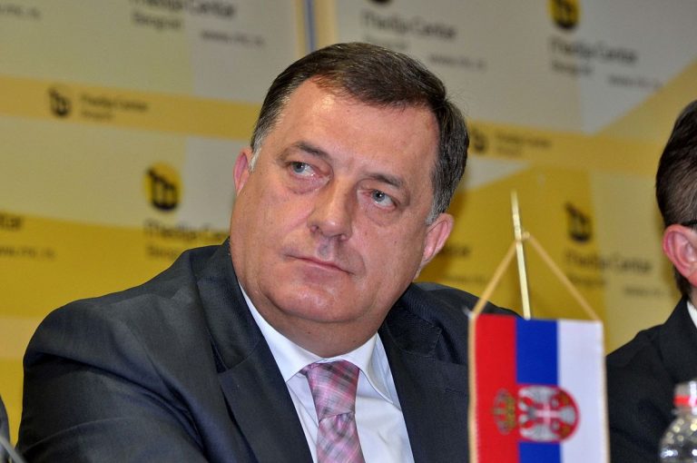 Liderul entităţii sârbilor bosniaci, Milorad Dodik, candidează la preşedinţia tripartită a Bosniei