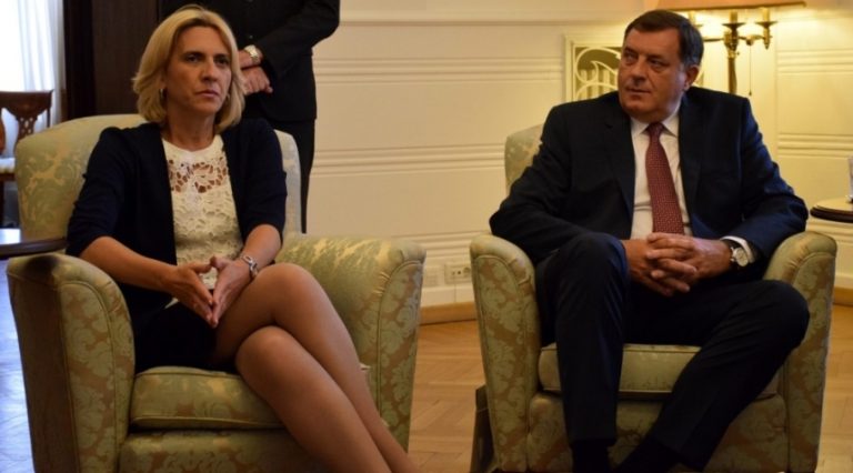 Marea Britanie a sancţionat doi lideri ai sârbilor din Bosnia, Milorad Dodik şi Zeljka Cvijanovic