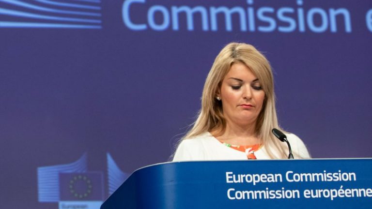 Comisia Europeană aşteaptă clarificări urgente din partea Londrei privind derularea Brexit