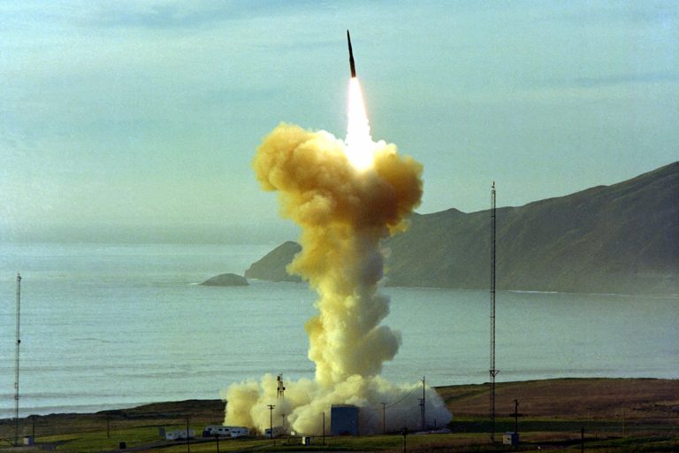 Pentagonul a testat cu succes o rachetă intercontinentală Minuteman III