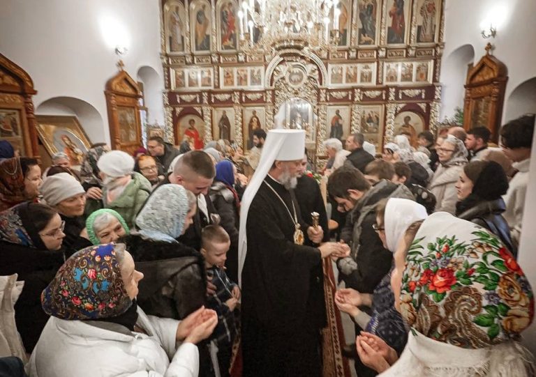 Mitropolitul Vladimir a a oficiat o Liturghie în biserica cu hramul „Sfânta Treime cea de Viață Dătătoare” din Konkovo, Moscova