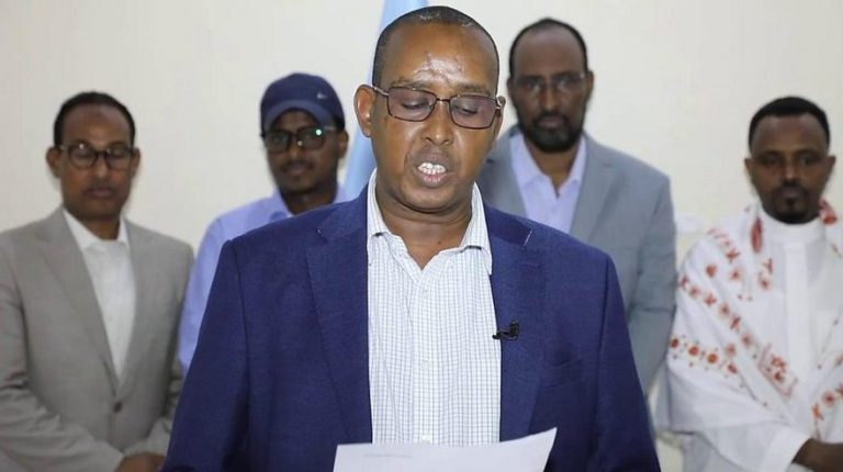 Purtătorul de cuvânt al guvernului somalez, rănit într-un atac sinucigaş la Mogadiscio