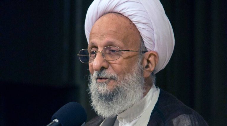 Ayatollahul ultraconservator Mohammad-Taqi Mesbah-Yazdi, apropiat ghidului suprem iranian, a murit la vârsta de 85 de ani