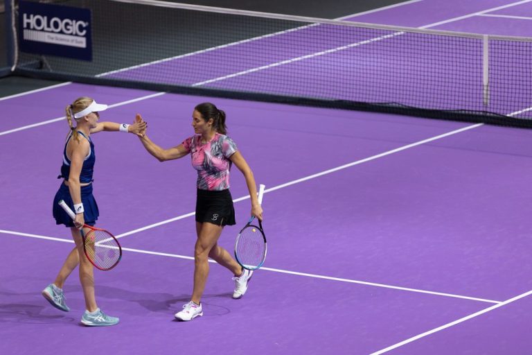 Monica Niculescu şi Cristina Bucşa, calificate în sferturile probei de dublu la Doha (WTA)
