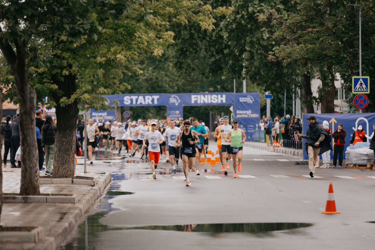 Peste 400 de alergători au participat la cursa EU4Cahul Marathon