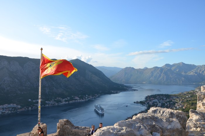 O nouă majoritate parlamentară cere să formeze guvernul din Muntenegru
