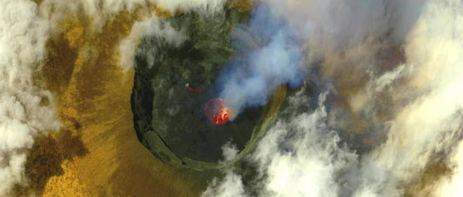 Un alt vulcan din Republica Democrată Congo, în apropiere de Nyiragongo, a intrat în faza de erupţie