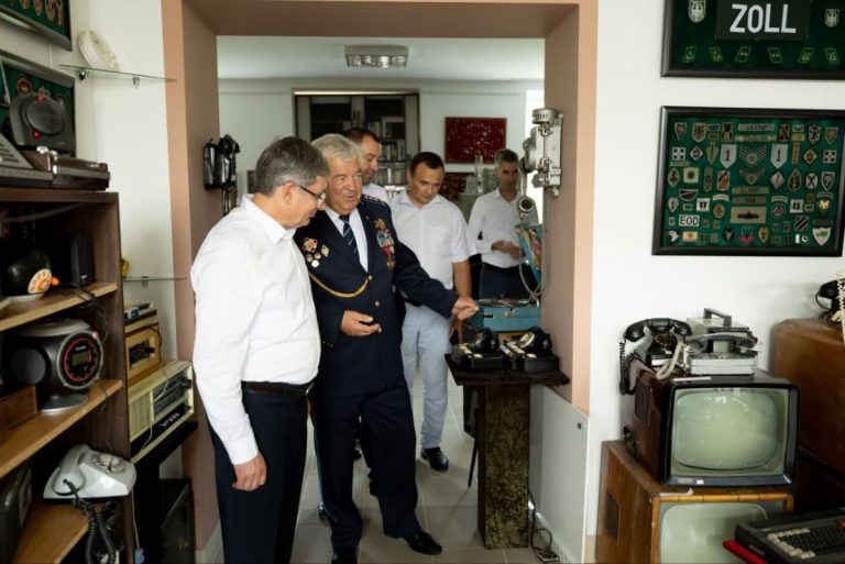 Grosu la muzeu. Președintele Parlamentului a fost în vizită la Muzeul Serviciului Vamal