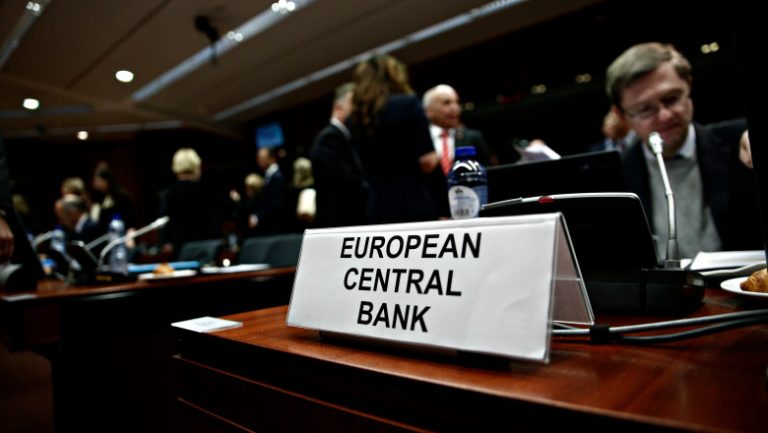 BCE menține nemodificată rata dobânzii, dar recunoaște că inflația se atenuează