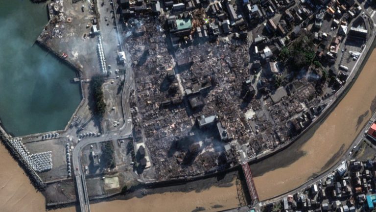 Imagini din satelit cu dezastrul produs de cutremurul din Japonia. Pământul s-a ridicat cu 4 metri