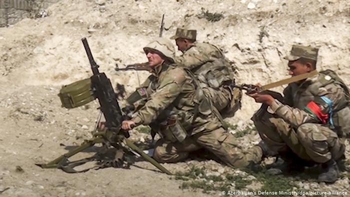 Rusia a început să desfăşoare trupe în Nagorno-Karabah