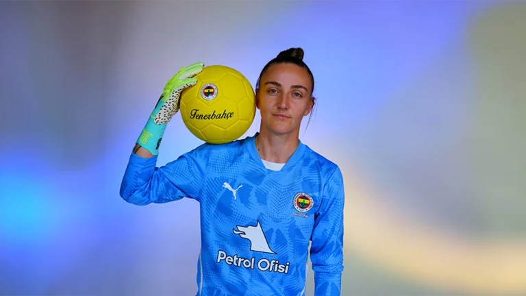 Natalia Munteanu, căpitanul echipei naționale de fotbal feminin, s-a transferat la clubul de fotbal Fenerbahce