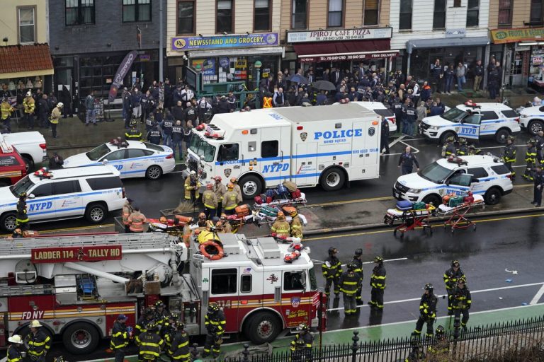 Cel puţin 16 răniţi în incidentul armat produs într-o staţie de metrou din New York