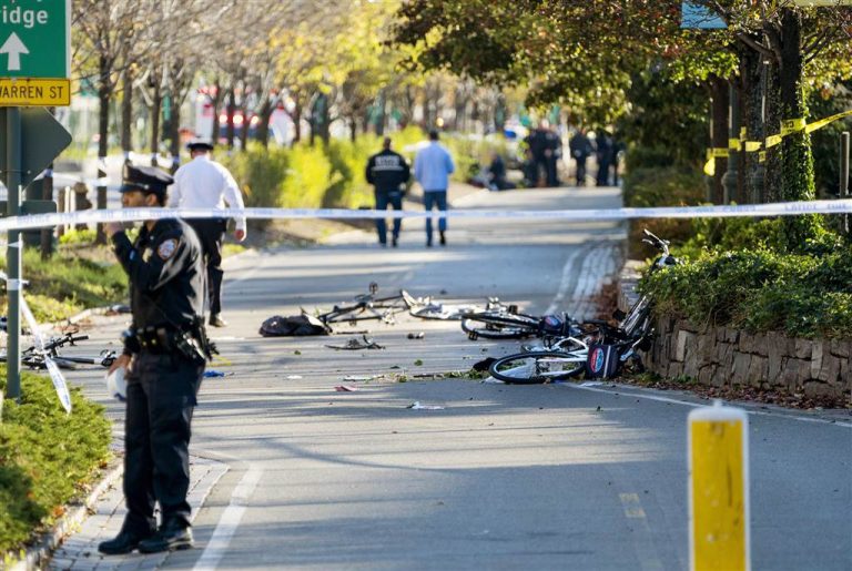 Atacatorul din Manhattan este un bărbat de 29 de ani, din Uzbekistan, venit în SUA în 2010. Lucra pentru UBER (CNN)