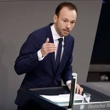 Demisia unui parlamentar german a cărui companie a câştigat sute de mii de euro din contracte cu măşti
