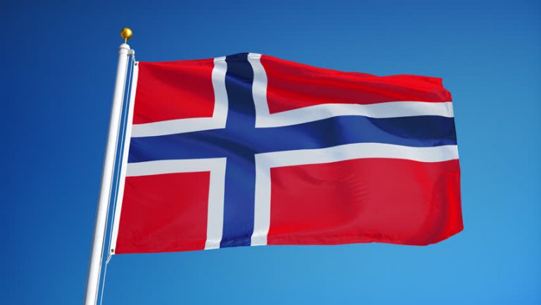 Premierul conservator Erna Solberg revendică victoria/ NORVEGIA