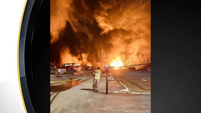 Incendiu masiv în statul american Ohio după deraierea unui tren
