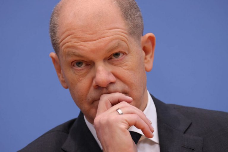 Liderul opoziţiei conservatoare germane îl critică pe Scholz pentru că nu a autorizat furnizarea de arme grele Ucrainei