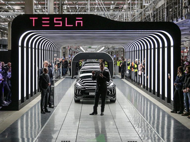 Elon Musk şi Olaf Scholz au inaugurat prima fabrică Tesla din Europa