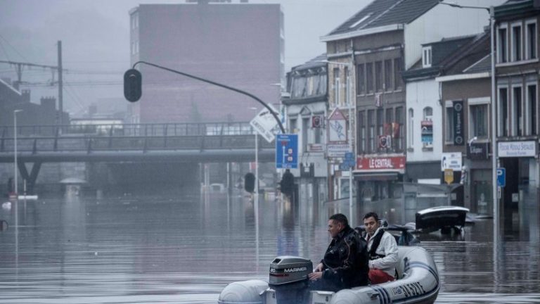 Stare de alertă în Olanda din cauza pericolului ridicat de inundaţii