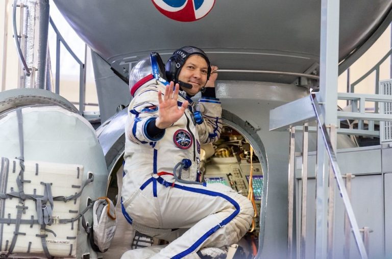 Cosmonautul rus Oleg Kononenko va stabili duminică un record mondial pentru durata zborurilor spaţiale