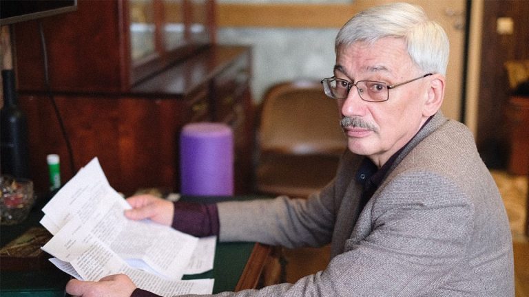 Disidentul rus încarcerat Oleg Orlov anunţă că a refuzat un contract cu armata de a lupta în Ucraina