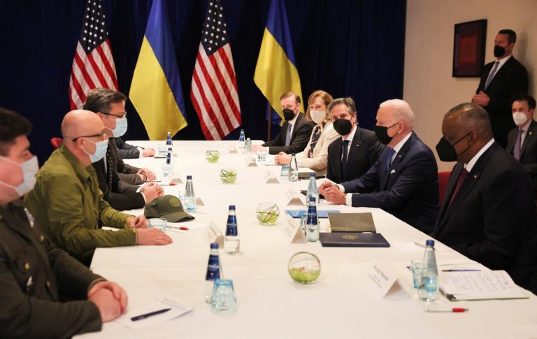 Kievul susţine că SUA ‘nu au nicio obiecţie’ privind transferul avioanelor de luptă poloneze
