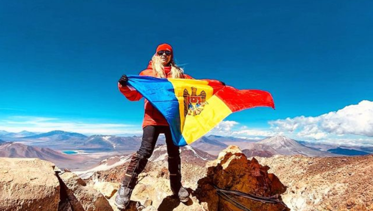 Olga Țăpordei, prima femeie din R.Moldova care a escaladat cel mai înalt vârf din Antarctica