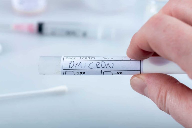 Două cazuri de infectare cu Omicron au fost depistate în Marea Britanie