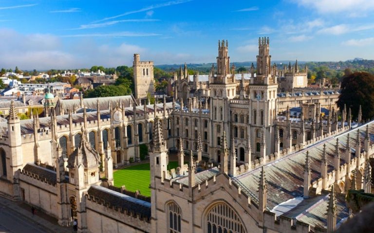 Pentru prima dată în istoria universității Oxford din Marea Britanie numărul studentelor este mai mare decât al studenților