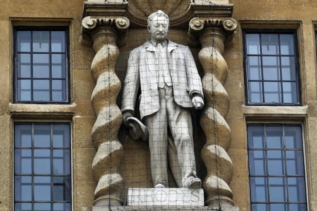 Universitatea Oxford renunţă la demontarea statuii controversate a colonizatorului Cecil Rhodes