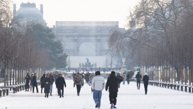 Temperaturi record de minus 15 grade în Franța. Sute de șoferi din Spania au rămas blocați pe o autostradă