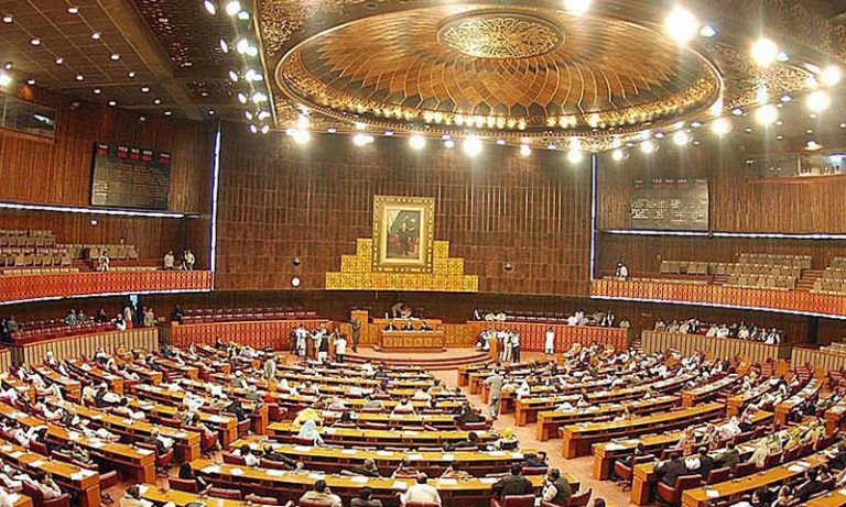 Pakistan: Membrii noii Adunări Naţionale au depus jurământul