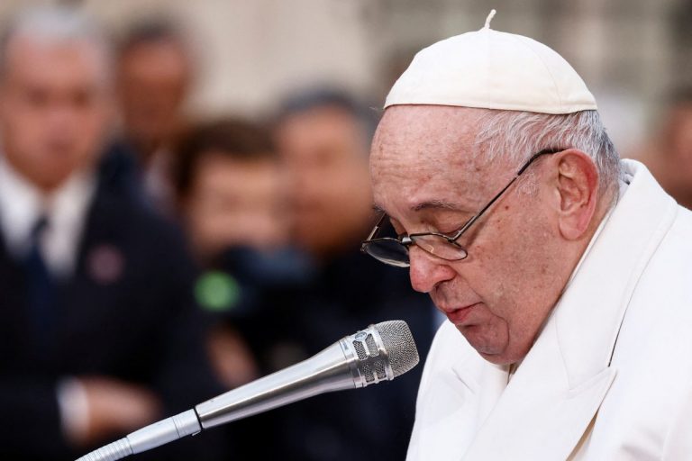 Papa Francisc a avut o întrevedere privată cu cel mai apropiat consilier al fostului papă Benedict al XVI-lea