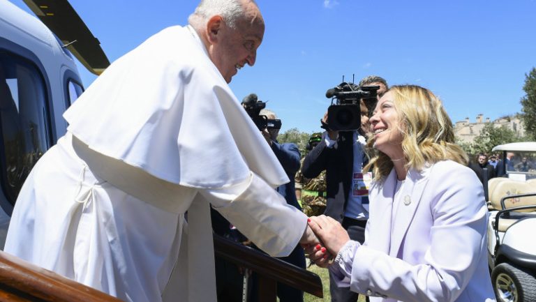 Premieră la summitul G7 din Italia. Papa Francisc este primul conducător al Bisericii Catolice care participă la un astfel de eveniment