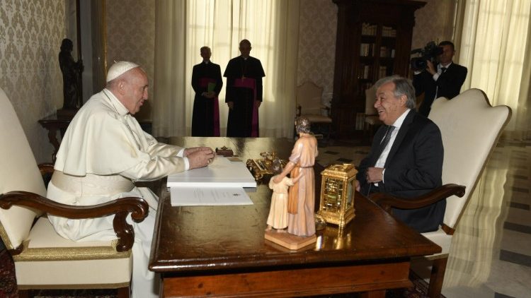 Papa Francisc şi Antonio Guterres cer împreună consolidarea multilateralismului