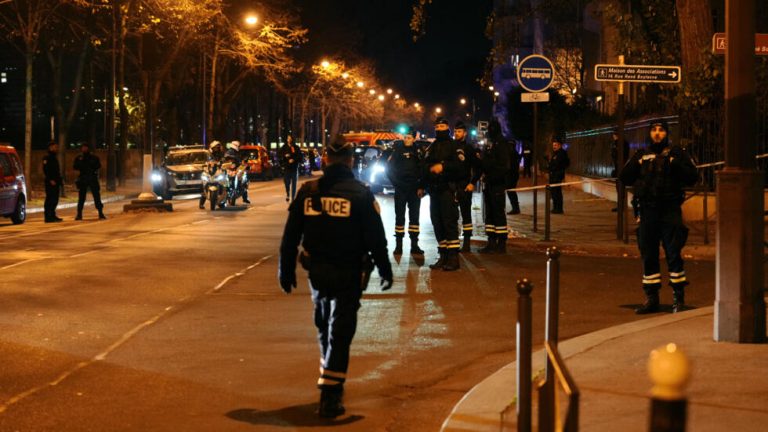 Atac terorist în centrul Parisului. O persoană a murit, iar alte două au fost rănite