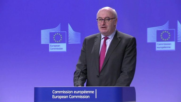 Comisarul european pentru comerţ, Phil Hogan, tentat de şefia OMC
