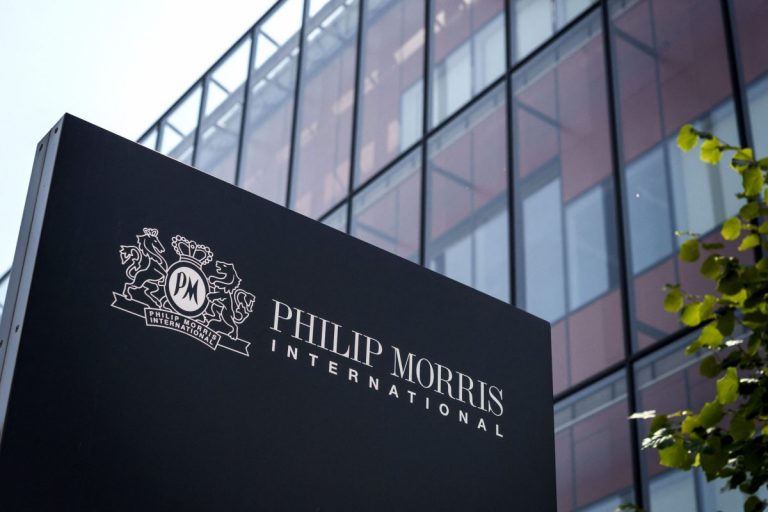 Philip Morris suspendă noile investiţii planificate pe piaţa din Rusia