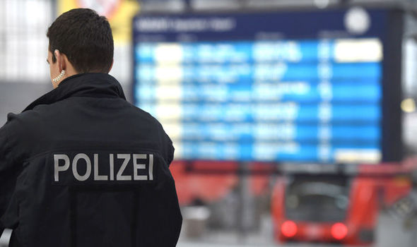 Poliţia germană a deplasat un dispozitiv de securitate masiv la aeroportul din Stuttgart