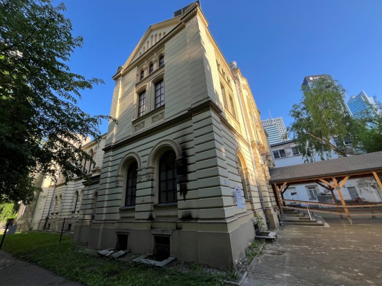 O sinagogă din Polonia, atacată cu o sticlă care conținea substanță inflamabilă