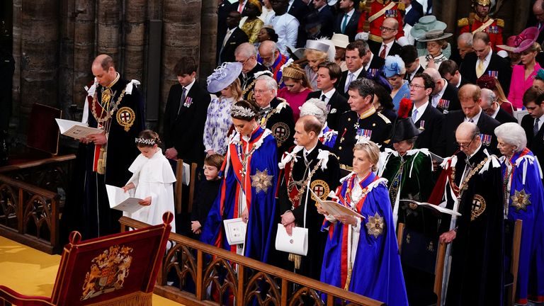 Prinţul Harry a stat în rândul al treilea la ceremonia de la Westminster Abbey