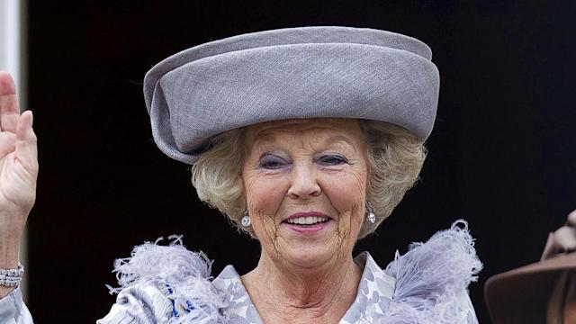 Prinţesa Beatrix, fosta regină a Olandei, testată pozitiv