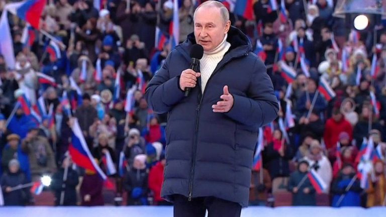 Obiectivele Kremlinului vor fi atinse în Ucraina, a declarat Putin în faţa a zeci de mii de susţinători pe stadionul Lujniki – VIDEO