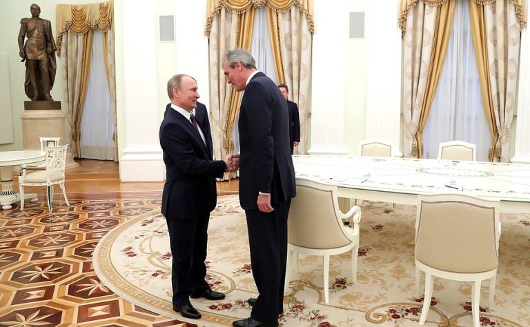 Putin i-a înmânat ‘Ordinul Prieteniei’ șefului OMV