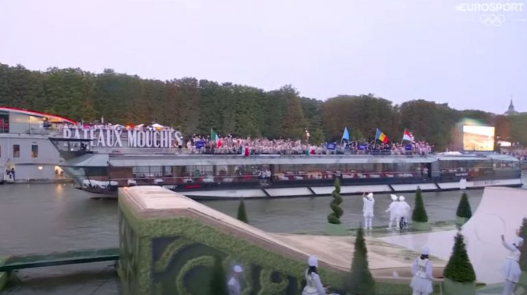 Ceremonia de deschidere a Jocurilor Olimpice de la Paris 2024: Un spectacol uimitor. A intrat pe Sena barca delegației Republicii Moldova