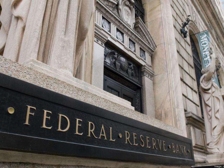 Oficialii Rezervei Federale americane vor avea luni o reuniune cu uşile închise, după colapsul SVB