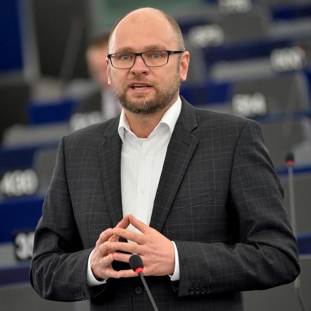 Liderul partidului liberal slovac SaS a demisionat din funcţia de ministru al economiei, pe fondul unei dispute ce riscă să lase guvernul fără majoritate
