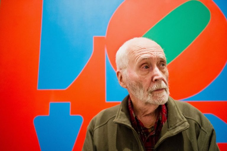 Artistul pop Robert Indiana, creator al sculpturilor LOVE, a murit la 89 de ani